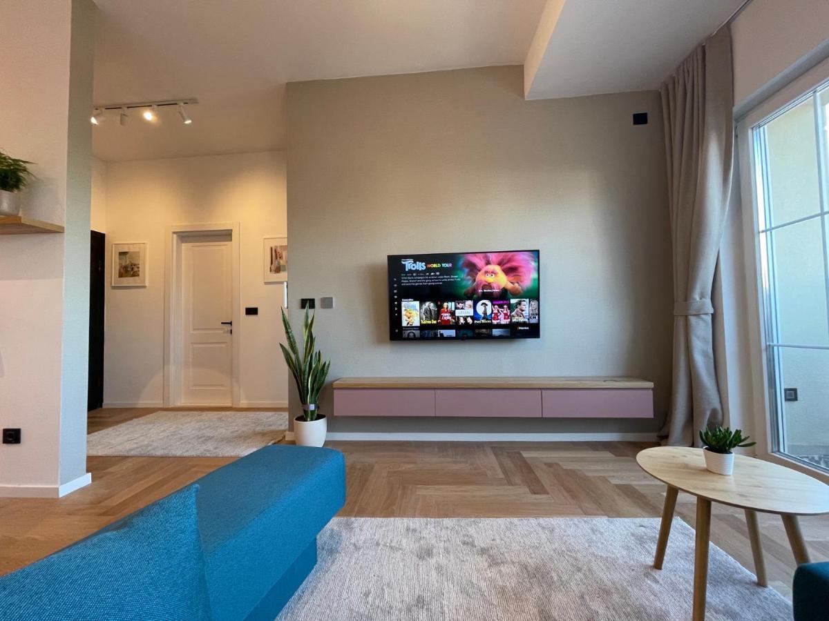 Floral Inn Pristina Eksteriør billede