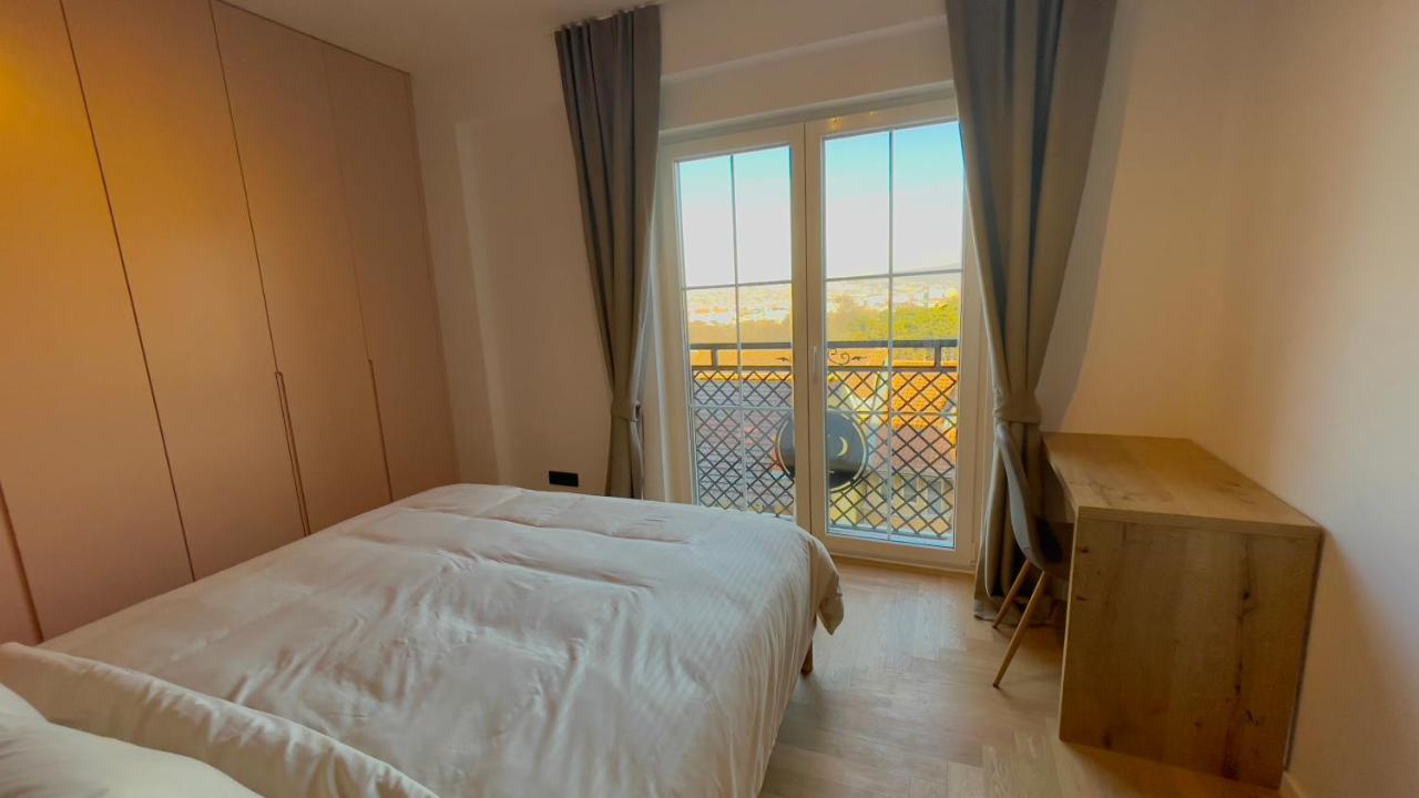 Floral Inn Pristina Eksteriør billede