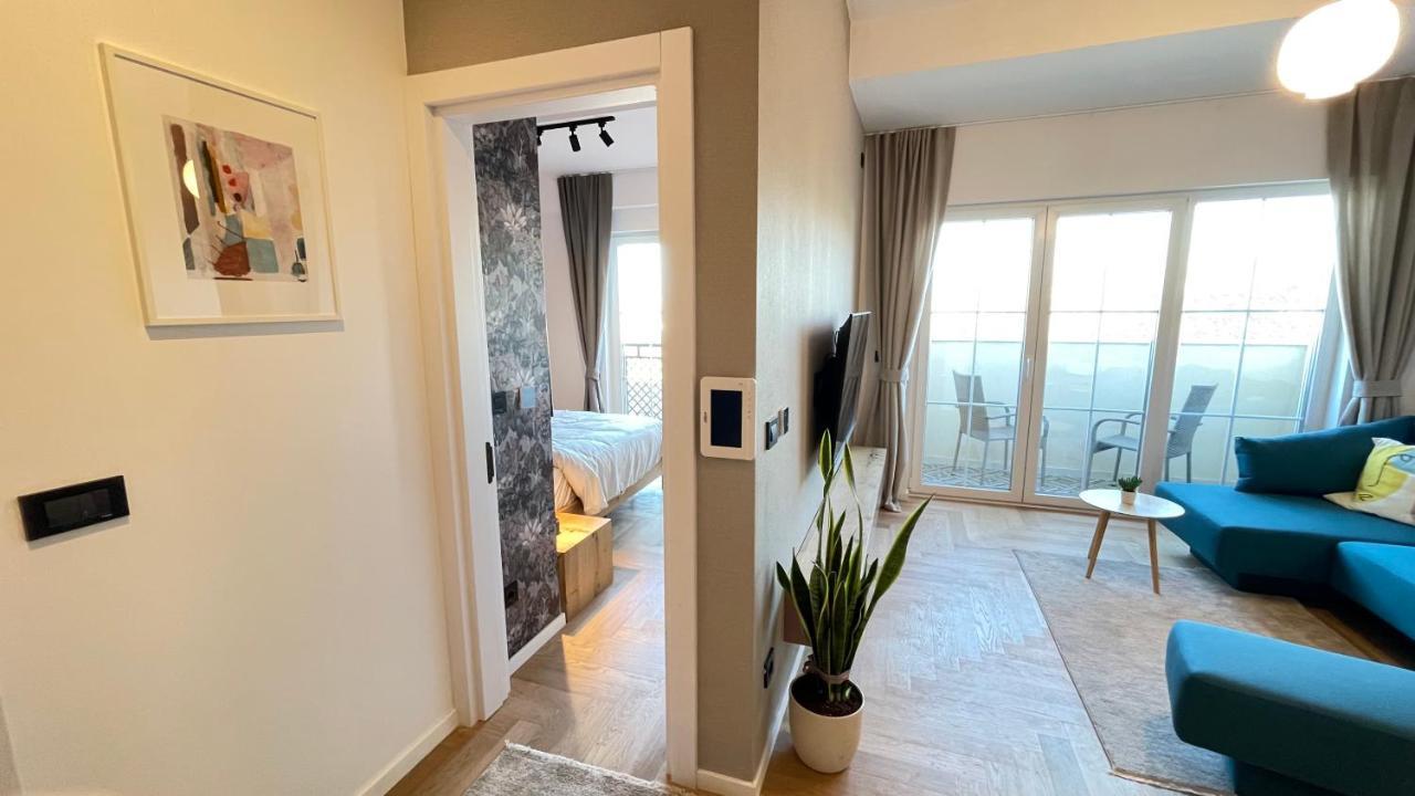 Floral Inn Pristina Eksteriør billede