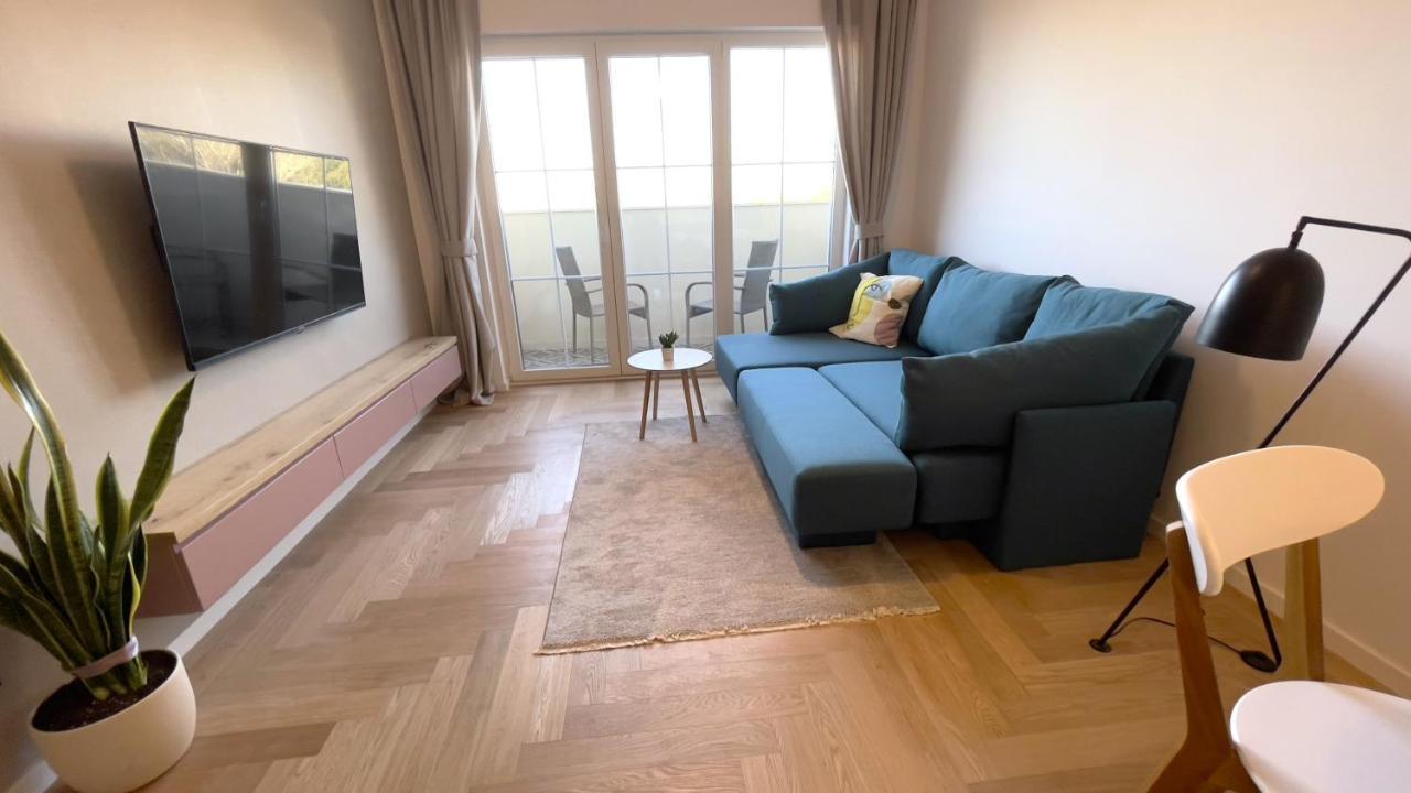 Floral Inn Pristina Eksteriør billede