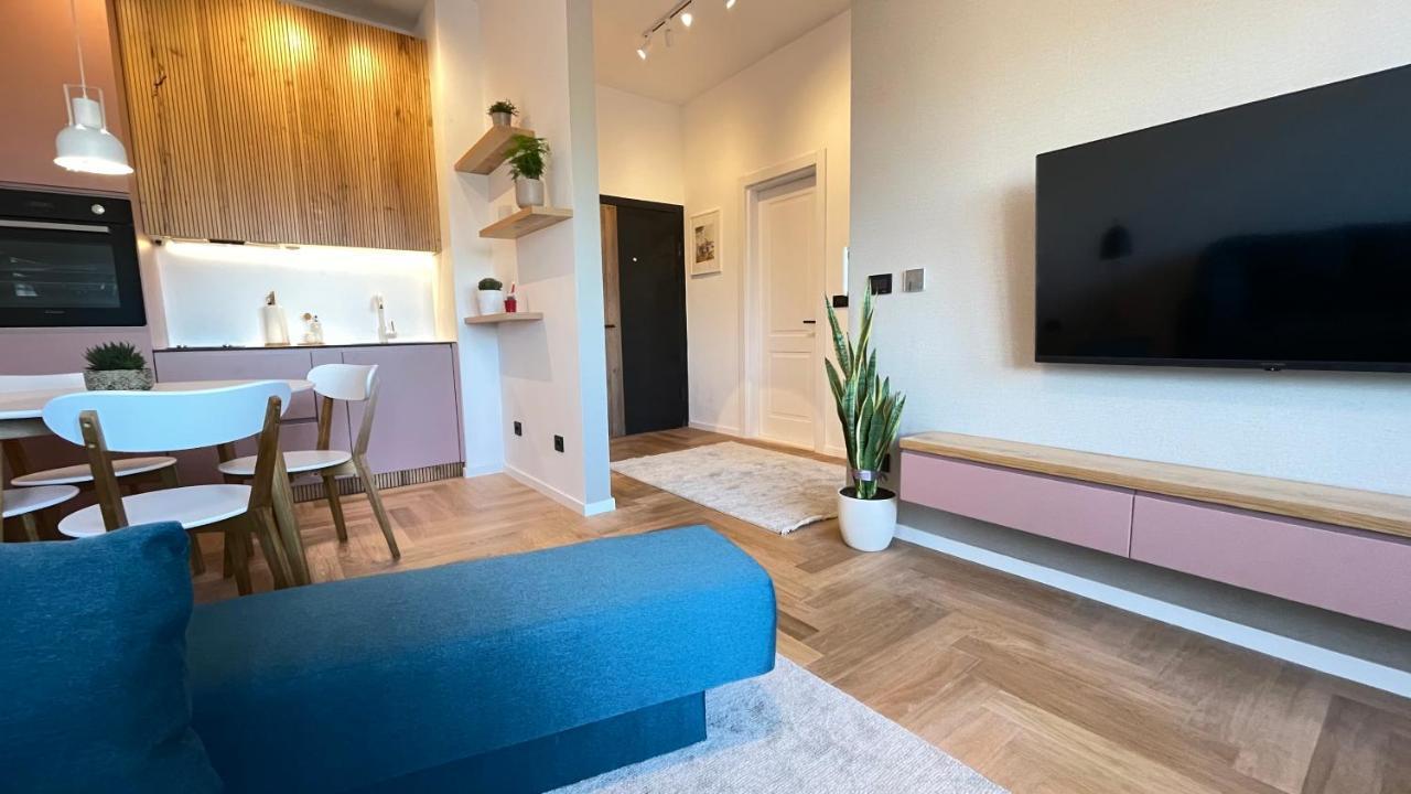 Floral Inn Pristina Eksteriør billede